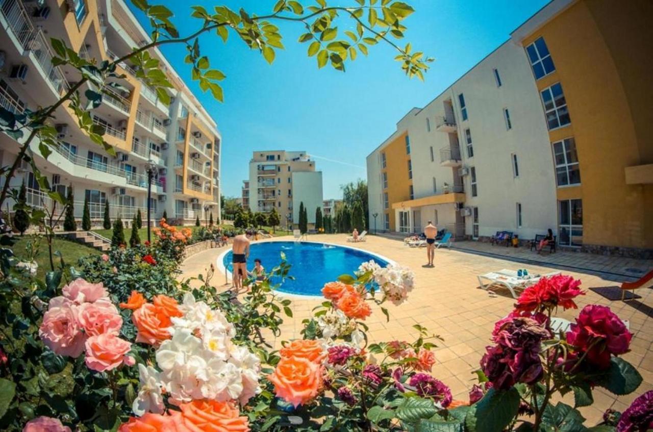Fort Noks - Menada Apartments Sveti Vlas Exterior foto