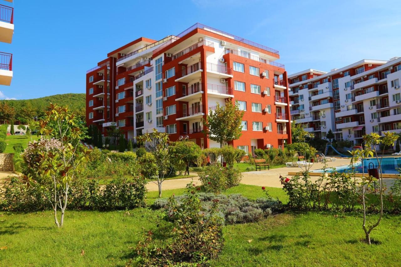 Fort Noks - Menada Apartments Sveti Vlas Exterior foto